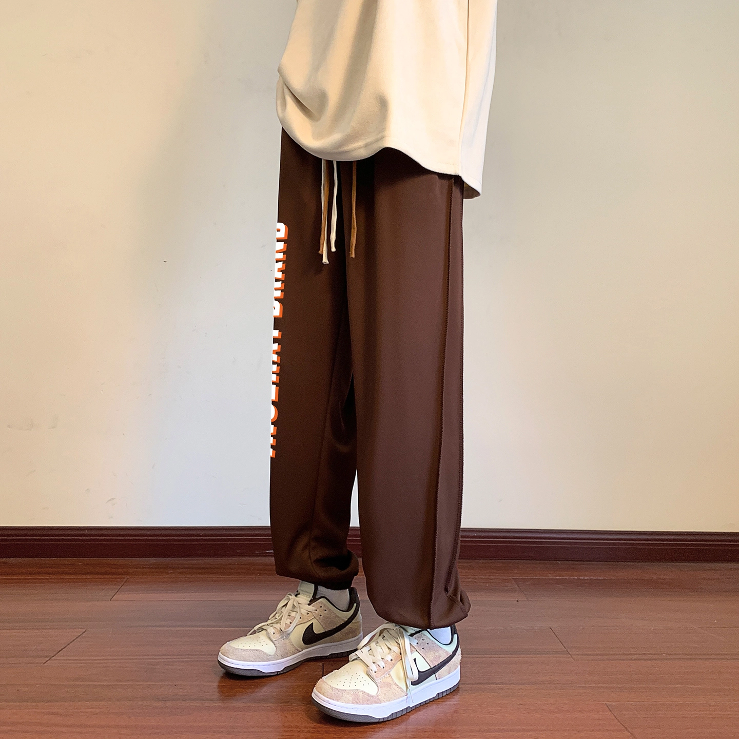 左岸 青少年港风帅气潮流字母印花卫裤宽松柔软舒适透气束脚裤垂感轻便哈伦长裤春秋休闲裤 男款