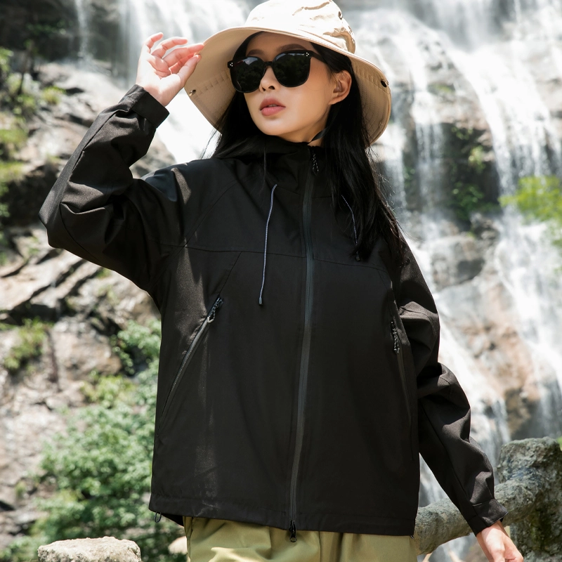 左岸 美式山系耐磨抗撕裂户外运动穿搭连帽登山徒步冲锋上衣工装大口袋机能防水防风透气纯色开衫软壳衣舒适保暖夹克 女款