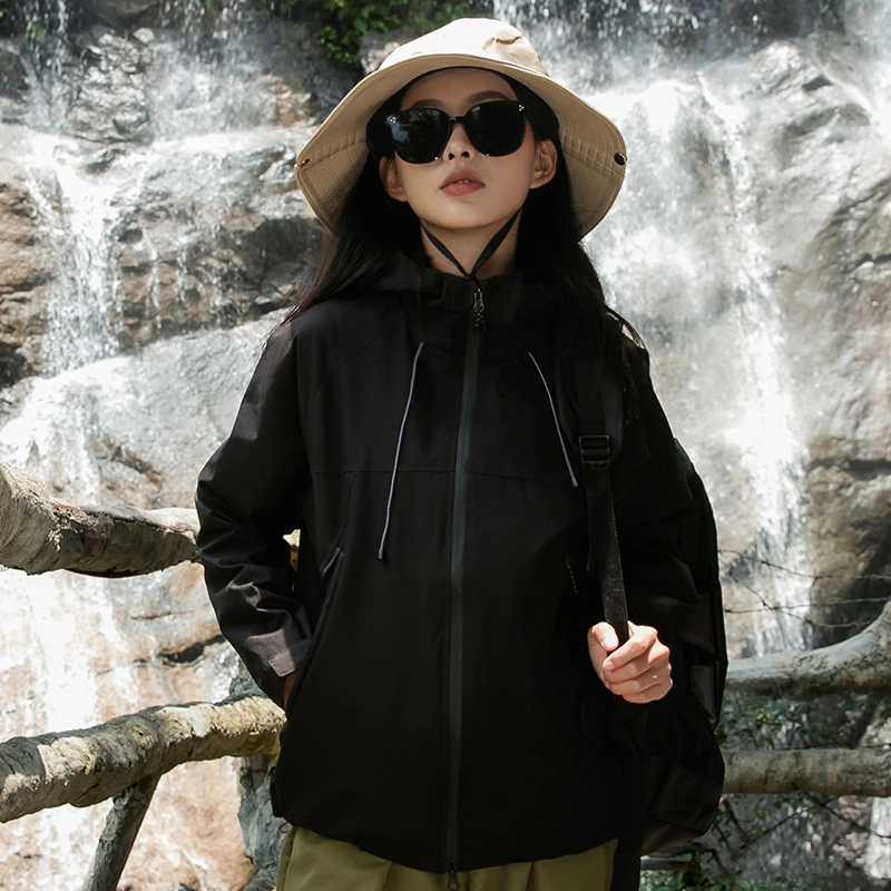 左岸 美式山系耐磨抗撕裂户外运动穿搭连帽登山徒步冲锋上衣工装大口袋机能防水防风透气纯色开衫软壳衣舒适保暖夹克 女款