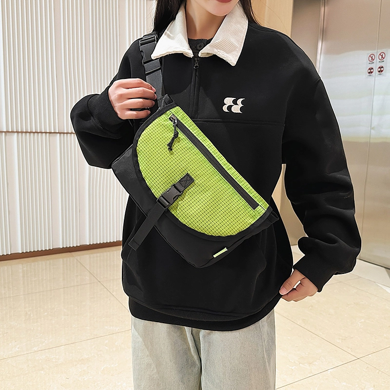 小众设计日常休闲通勤质感胸包运动出行旅行邮差包骑行包小方包 尼龙 斜挎包 男女同款情侣款 多色