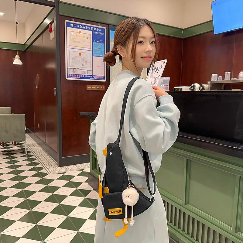 草丛喵喵喵 日系童趣小鸭子 搞怪可爱丑萌小众简约设计个性百搭 尼龙 斜挎包背包 常规 女款 白色/黑色/黄色/蓝色