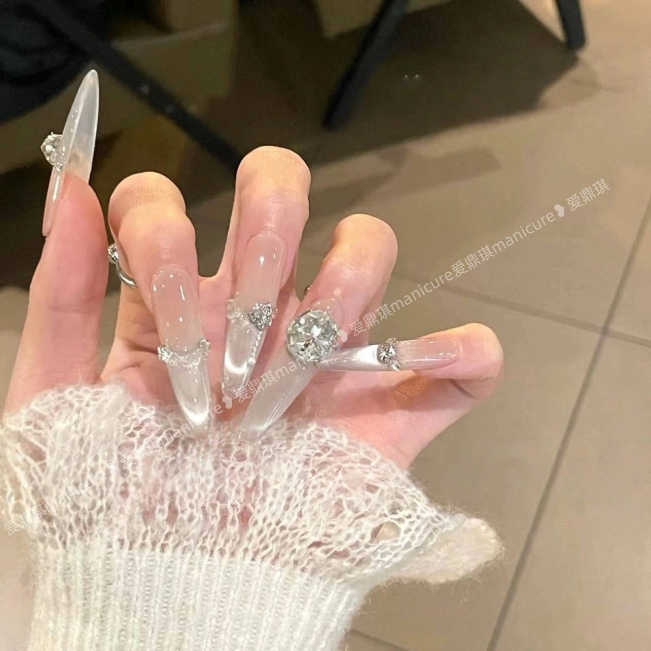 爱鼎琪 融雪之时显白高级冰透猫眼蓝  穿戴甲 长款裸色渐变