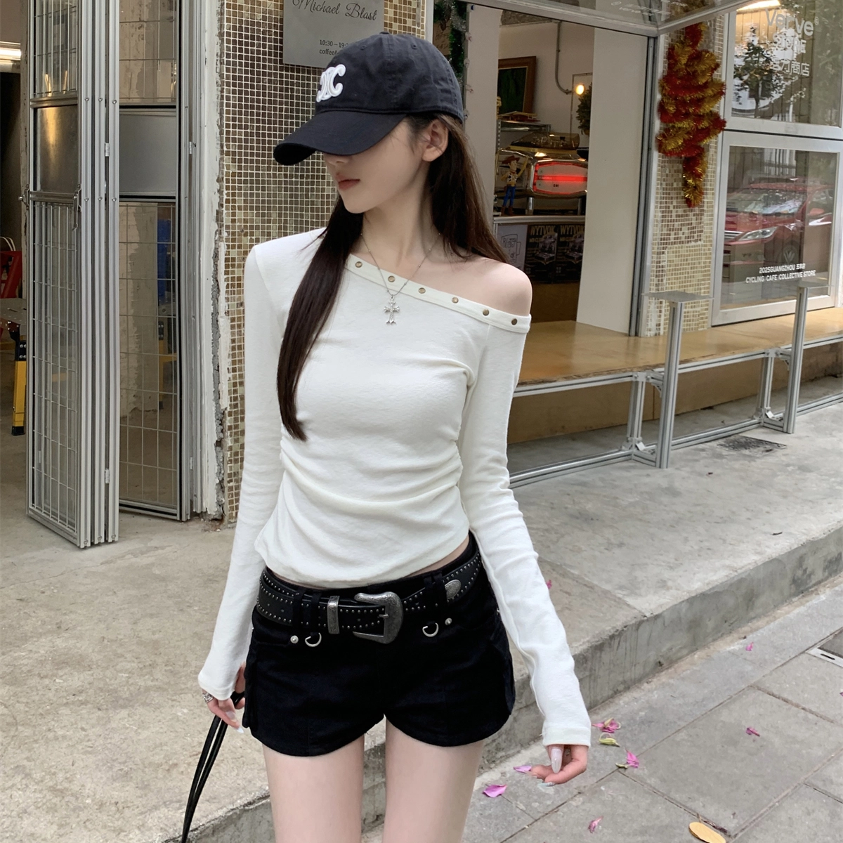 CASTLE WOODS chic T