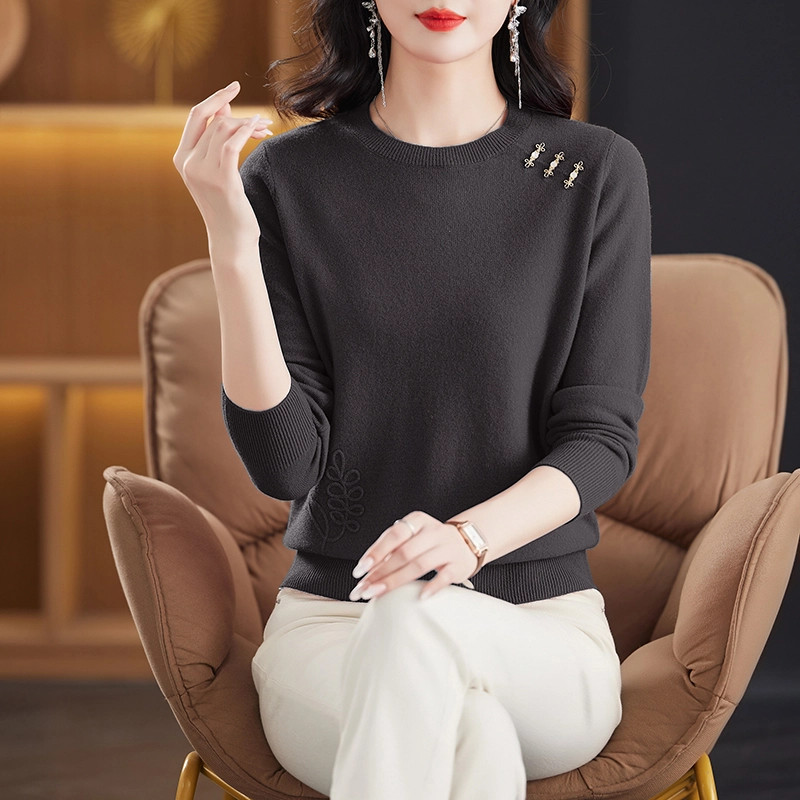 袋鼠 简约时尚宽松百搭圆领纯色套头质感绣花羊毛针织衫 女款