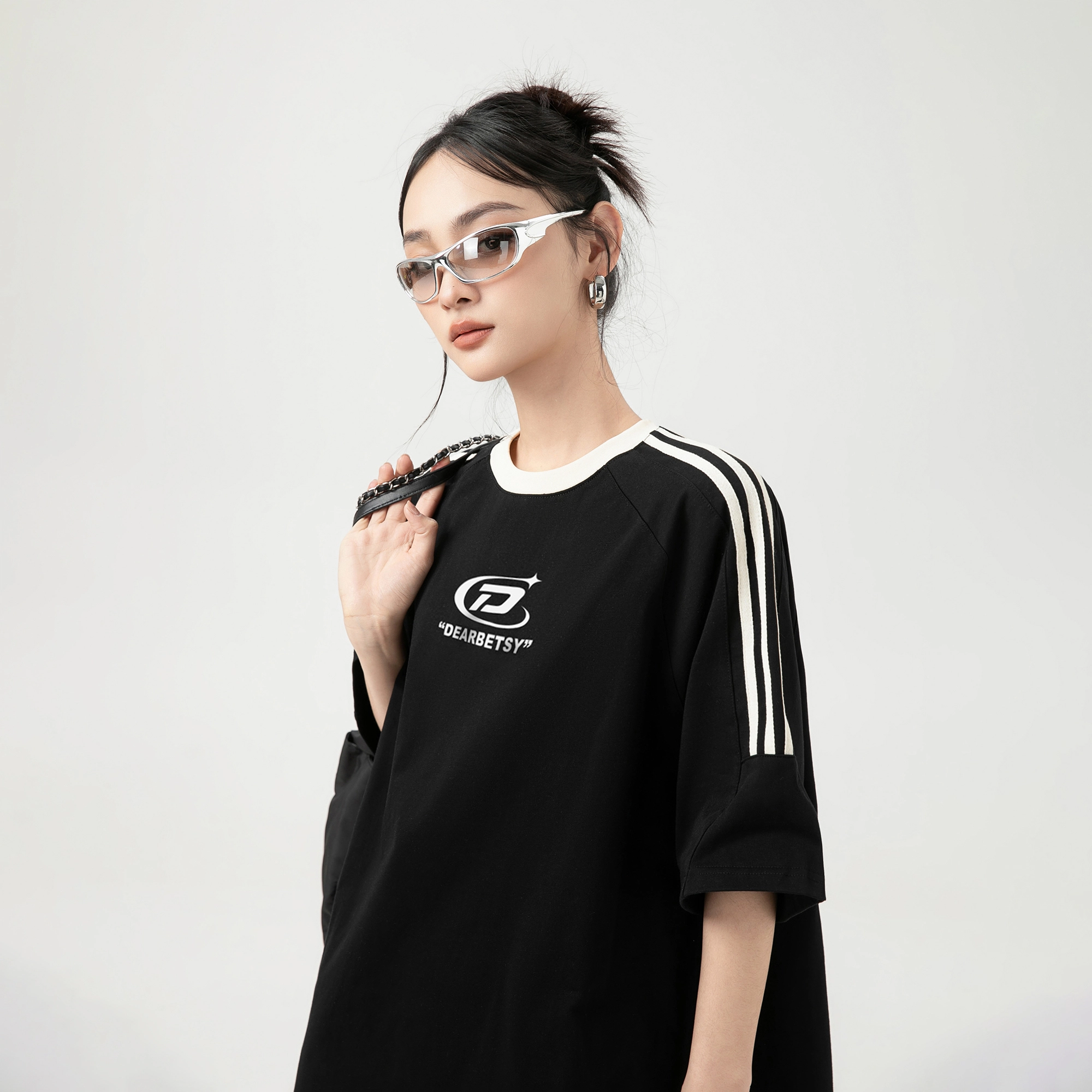 DEAR BETSY logo T