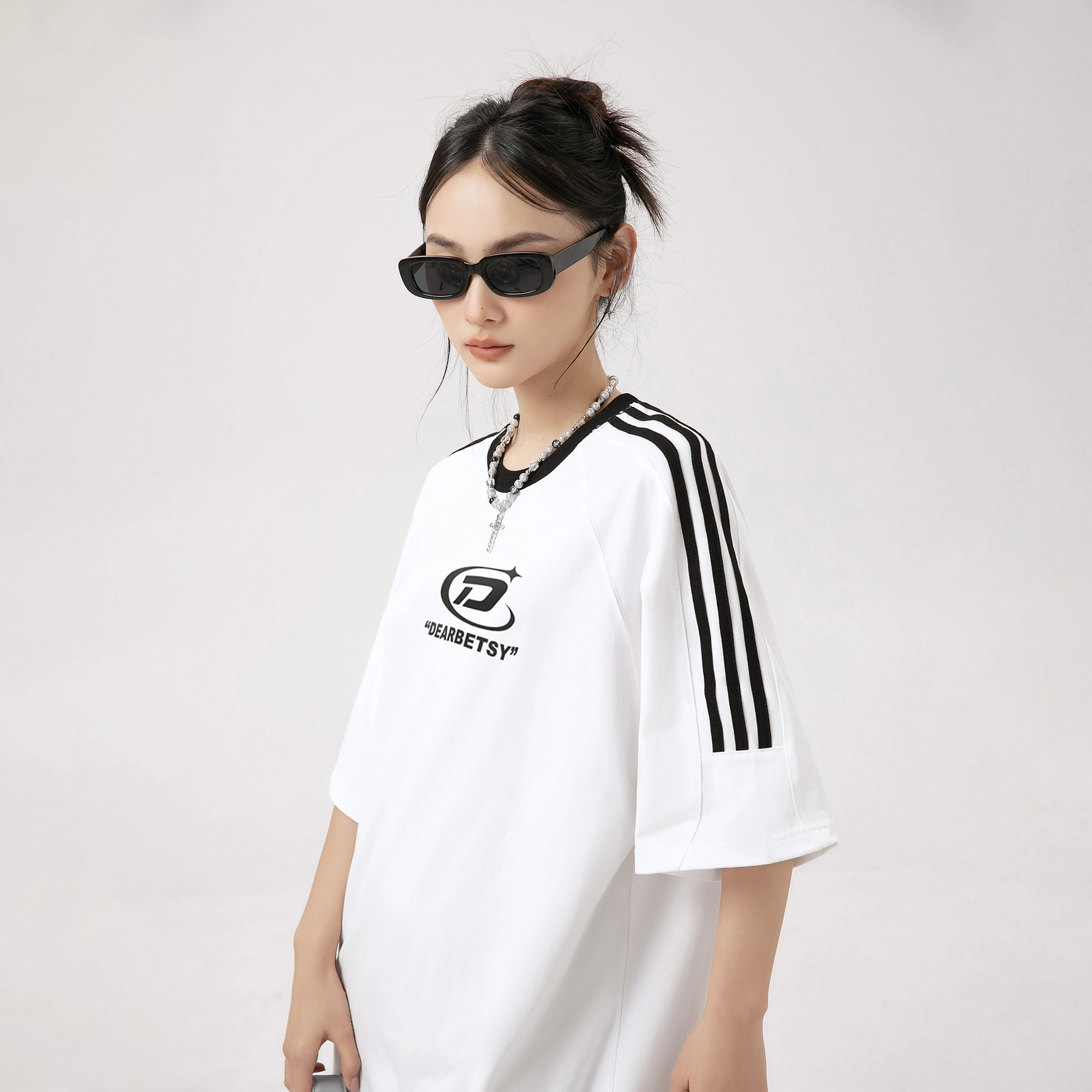 DEAR BETSY logo T