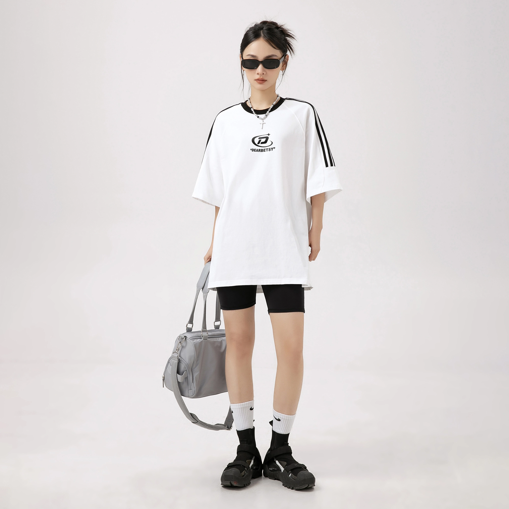 DEAR BETSY logo T