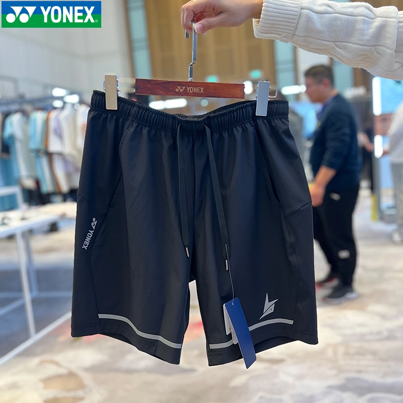 YONEX