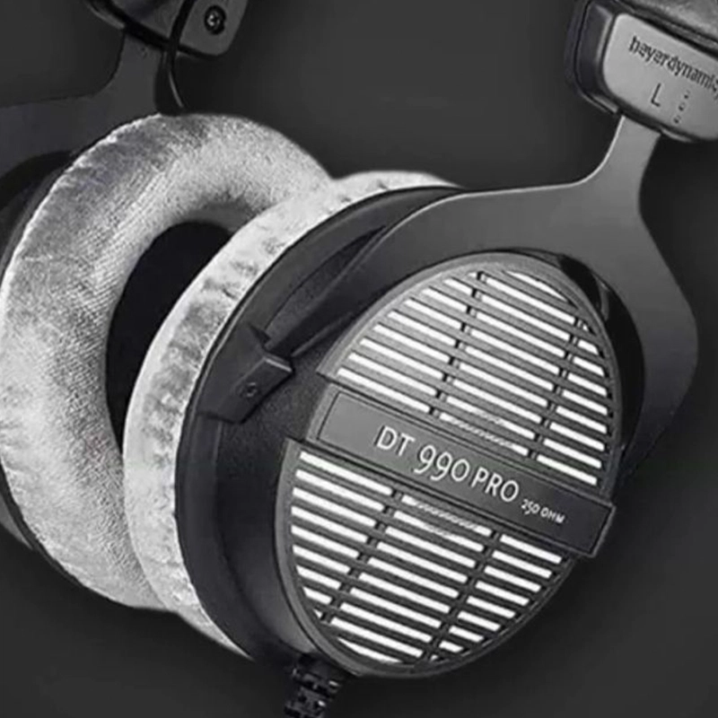beyerdynamic() DT 990 PRO