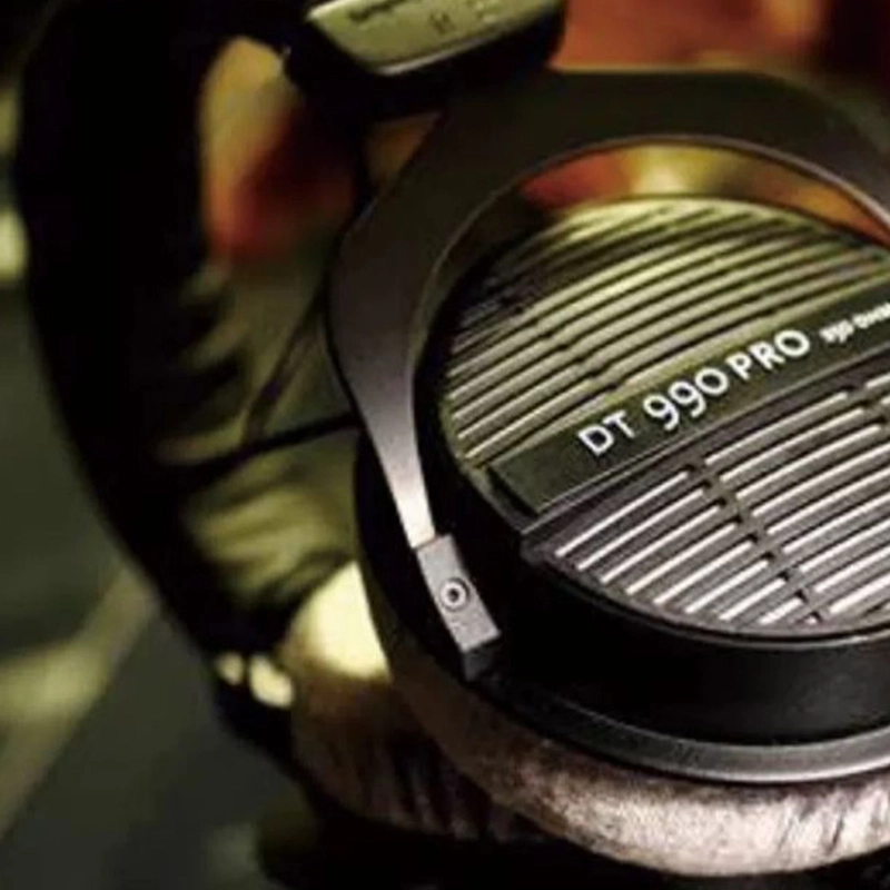 beyerdynamic() DT 990 PRO