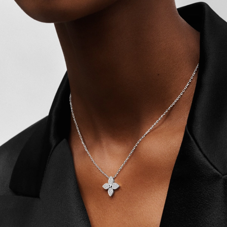 LOUIS VUITTON LV Star Blossom 18K