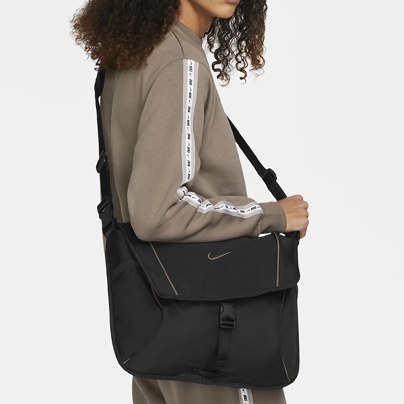 Nike EssentalsI Messenger