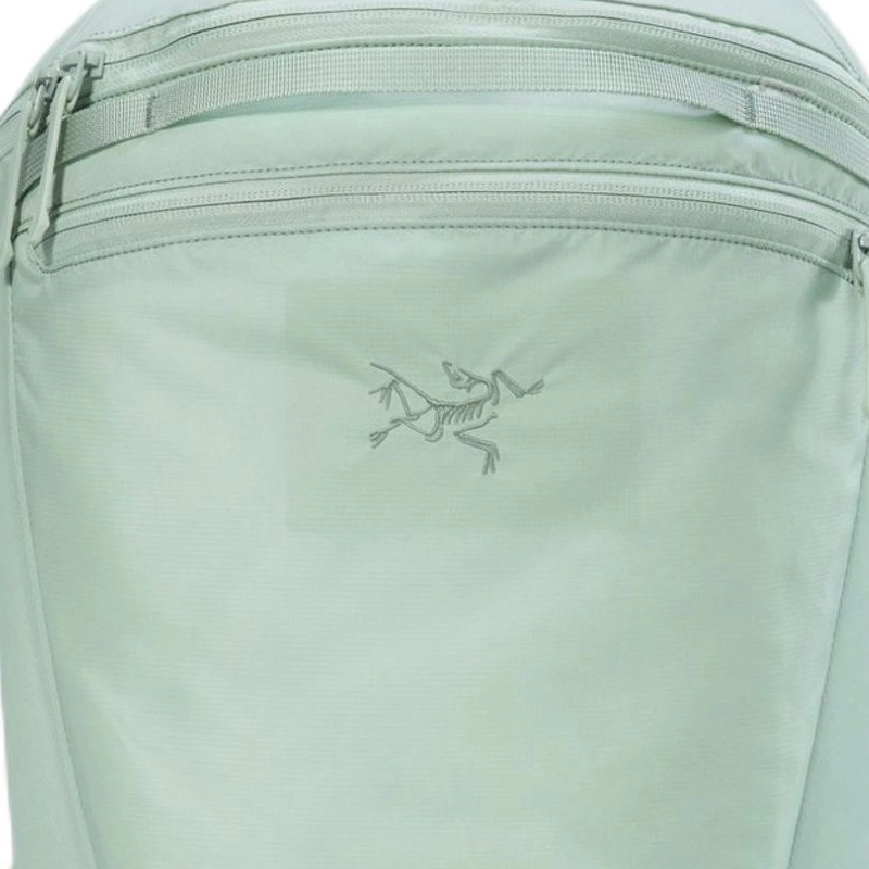 25 Arcteryx Heliad 15L