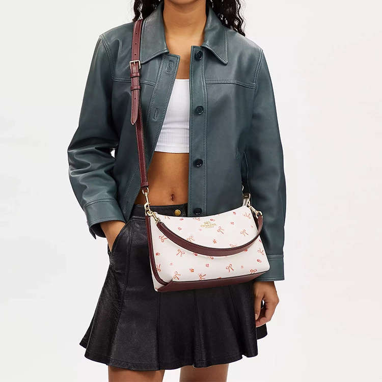 COACH Clara 26