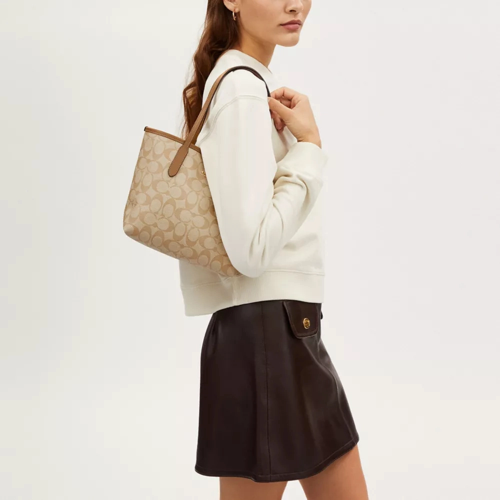 COACH City 23 Logo Tote
