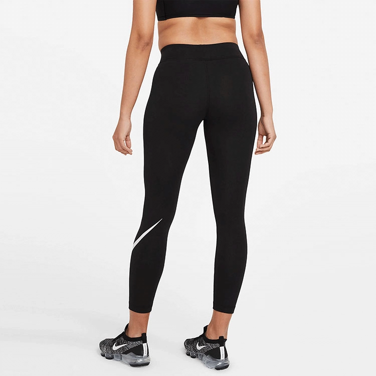 Nike Sportswear Essential Swoosh Logo