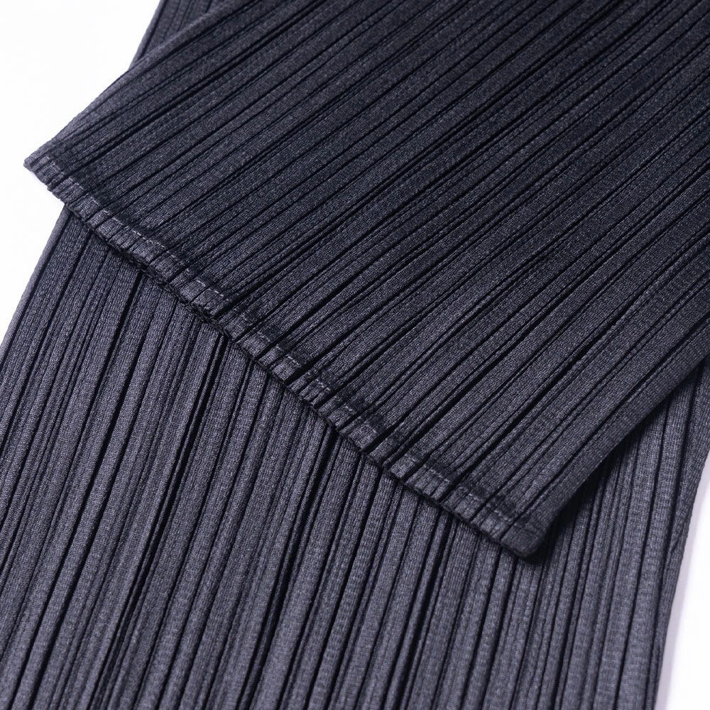 PLEATS PLEASE ISSEY MIYAKE