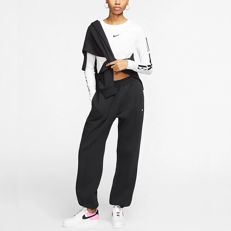 Nike Sportswear Essential logo