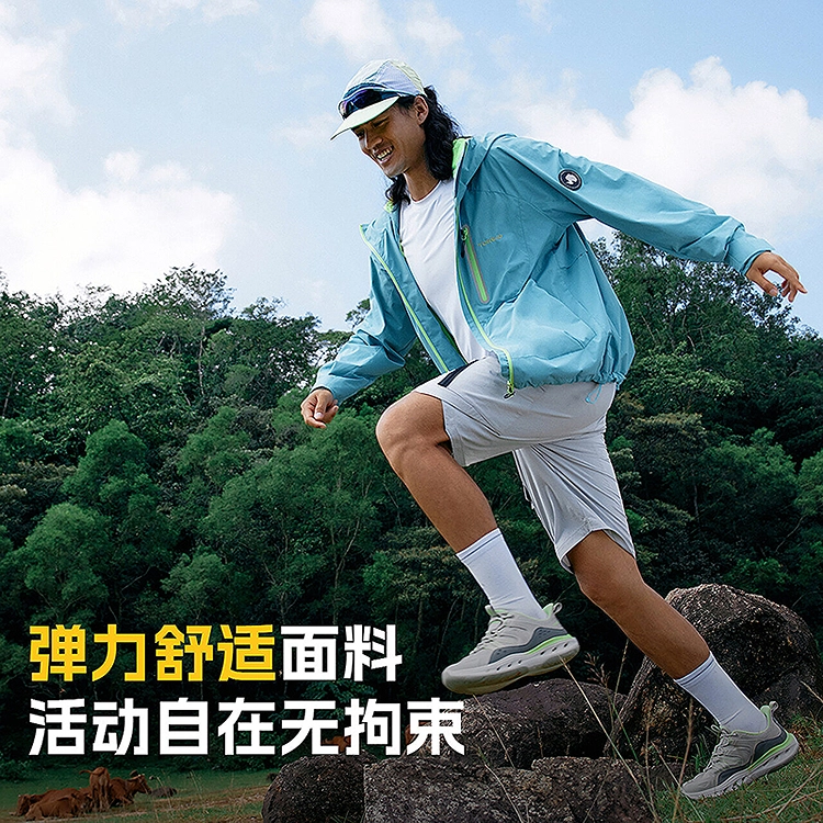 探路者  运动休闲简约纯色连帽拉链  防水防风透气冲锋衣 男女同款