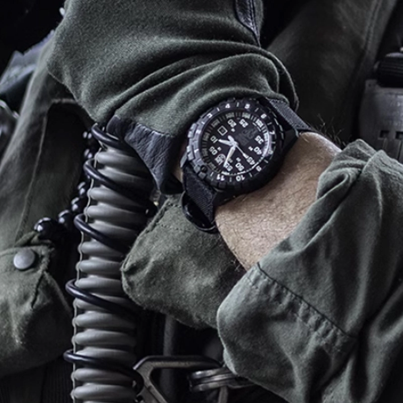 LUMINOX35 200 44mm