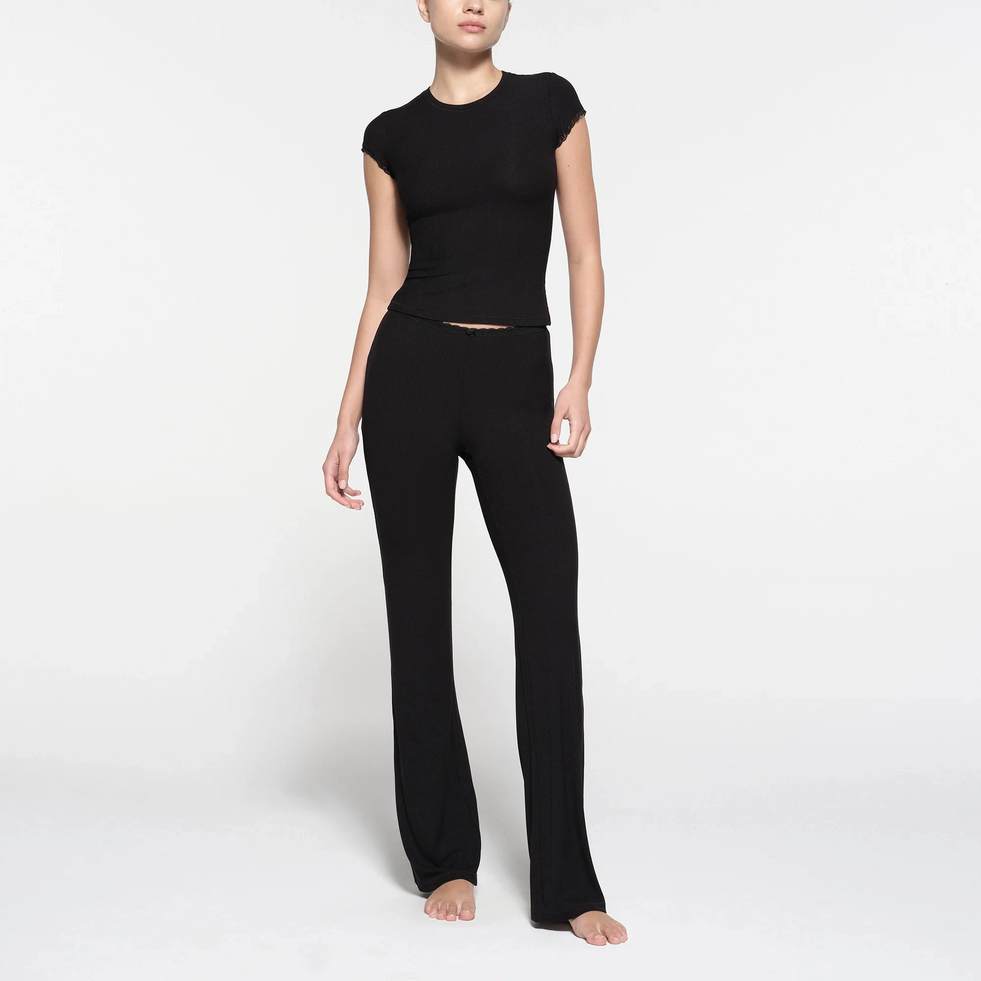 SKIMS SOFT LOUNGE LACE T-SHIRT T ONYX