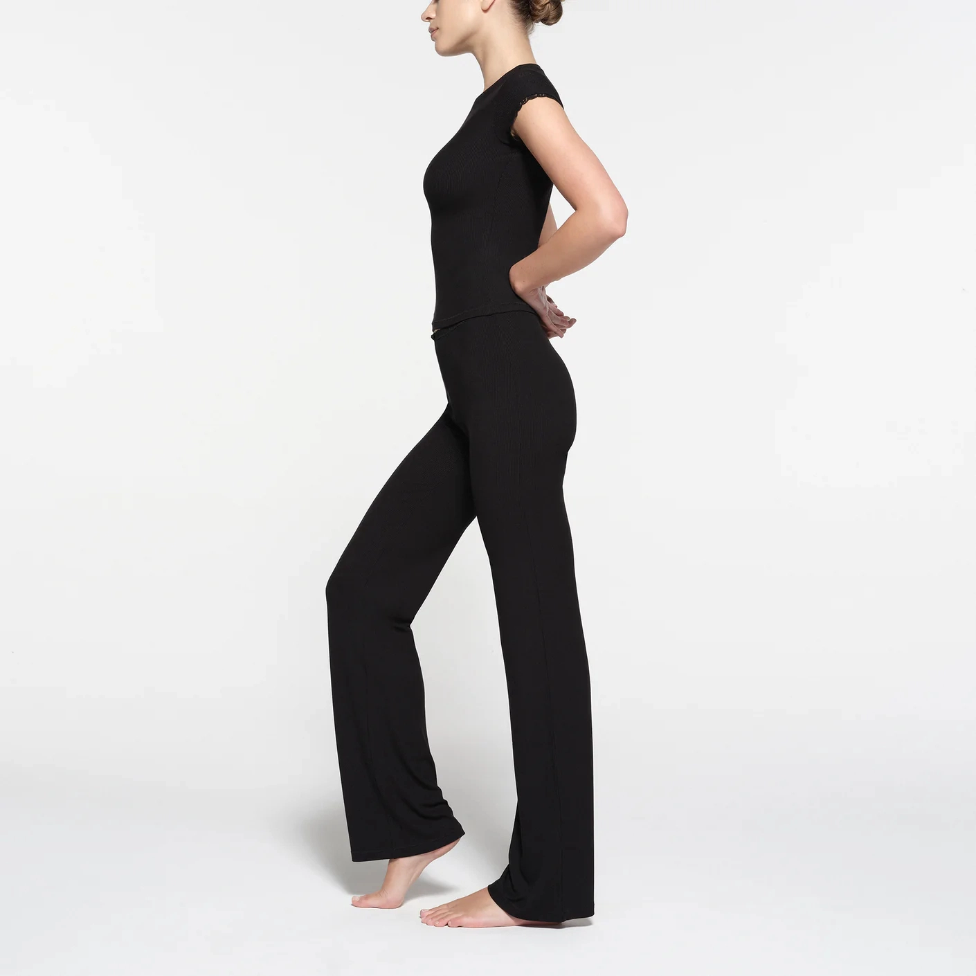 SKIMS SOFT LOUNGE LACE T-SHIRT T ONYX