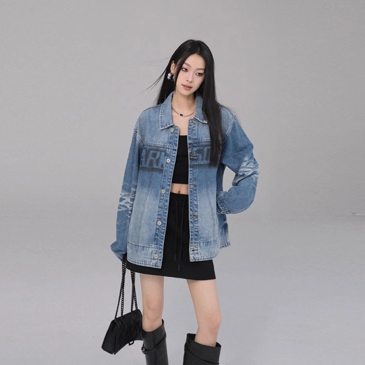 美洋 涂鸦街区洗水渐变喷绘字母印花牛仔外套 女款 牛仔蓝