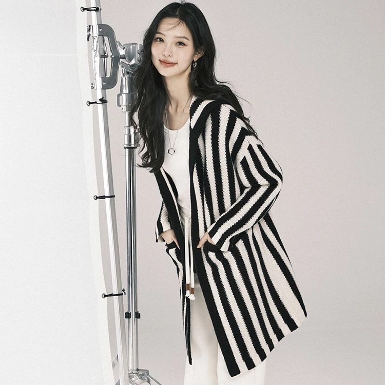 美洋 条纹连帽中长款设计气质时尚毛衣 女款 黑白撞色