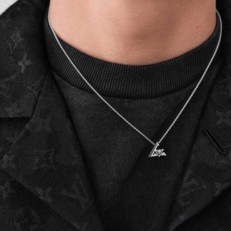 LOUIS VUITTON Logo 18K