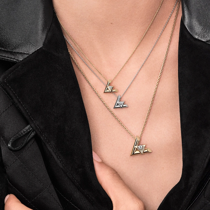 LOUIS VUITTON Logo 18K