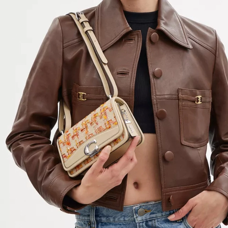 COACH Bandit 18