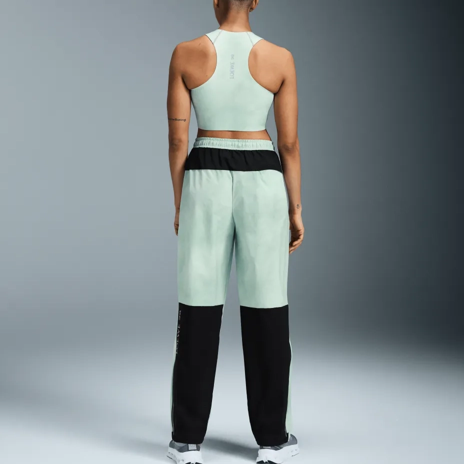 On x LOEWE Performance Top