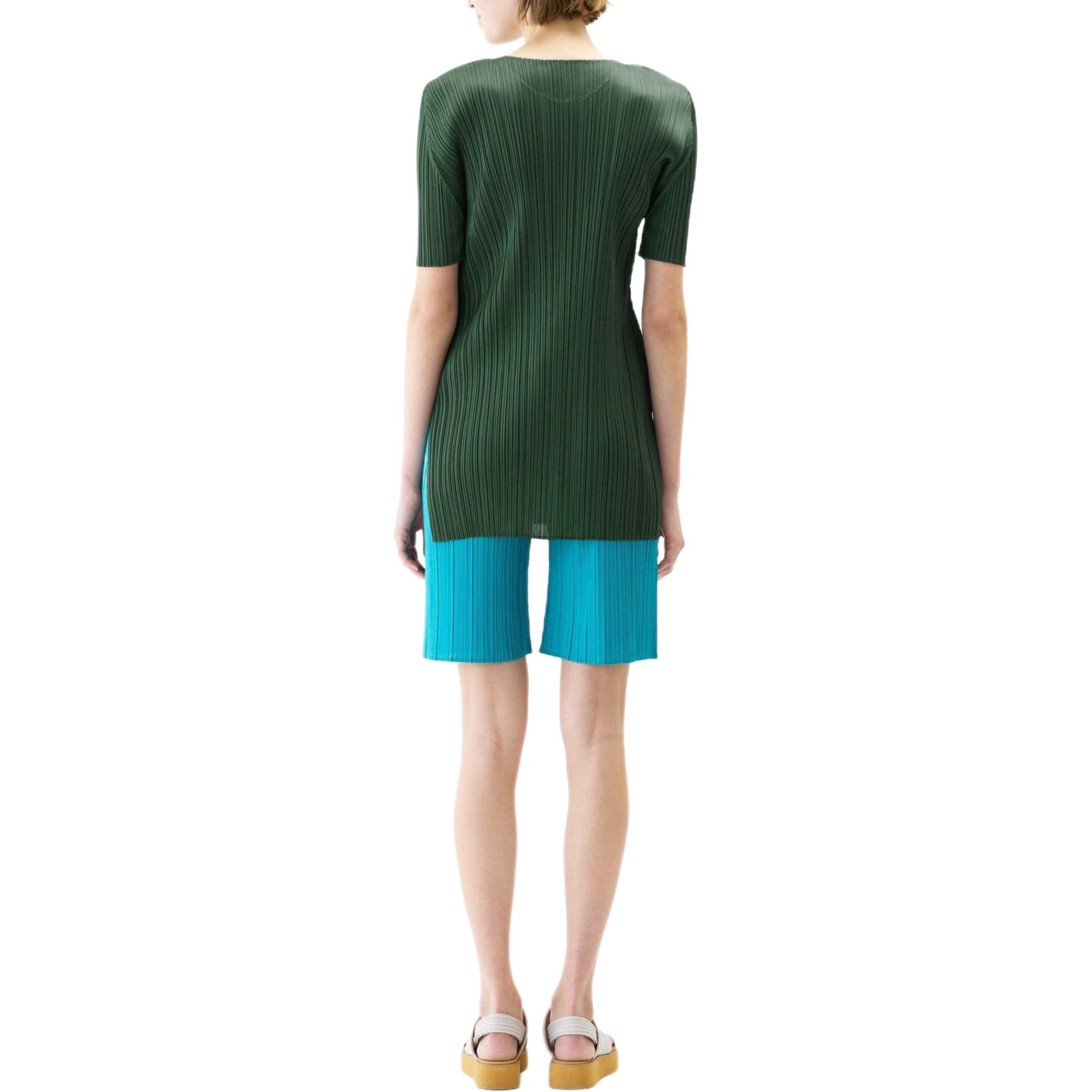 PLEATS PLEASE ISSEY MIYAKE