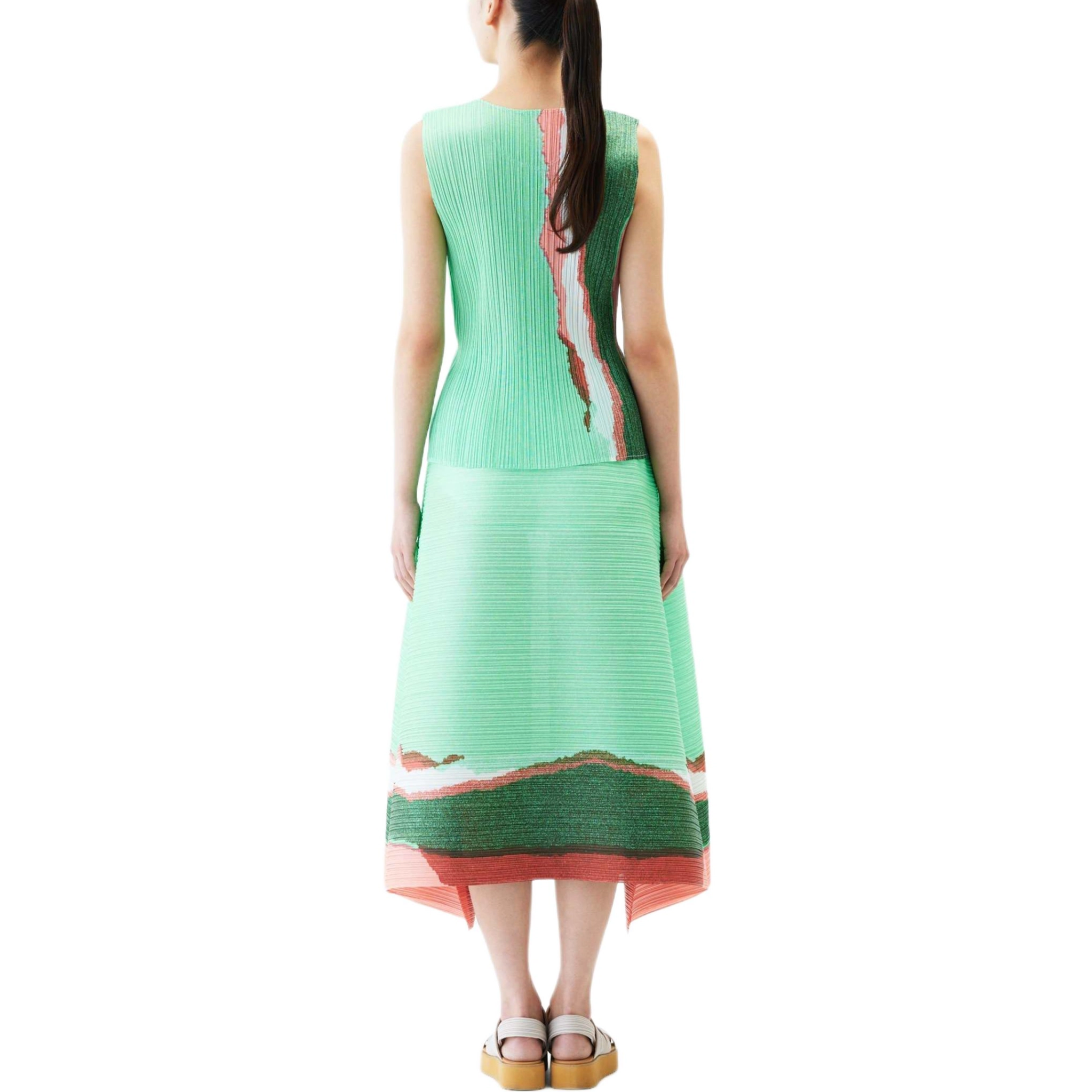 PLEATS PLEASE ISSEY MIYAKE