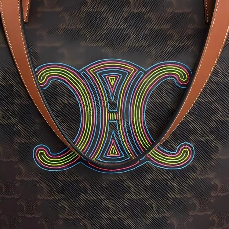 CELINE Triomphe Logo