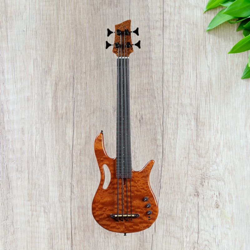 AKAMA DMB Mini Bass