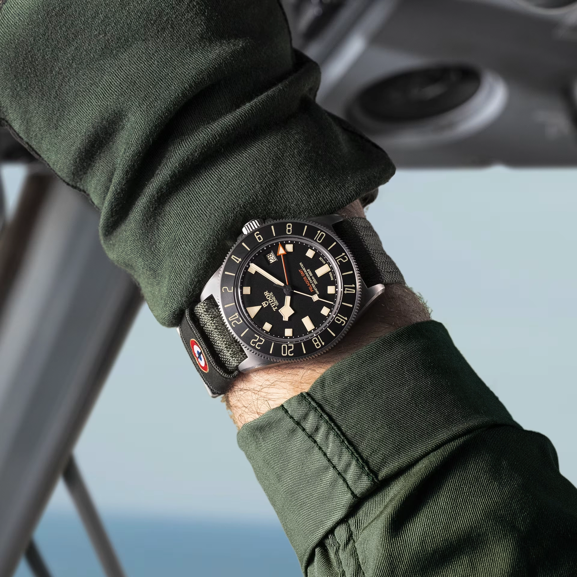 TUDOR FXD 200 42mm