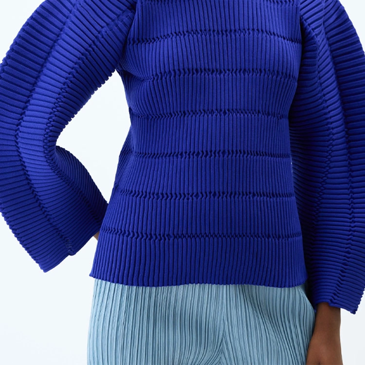 PLEATS PLEASE ISSEY MIYAKE