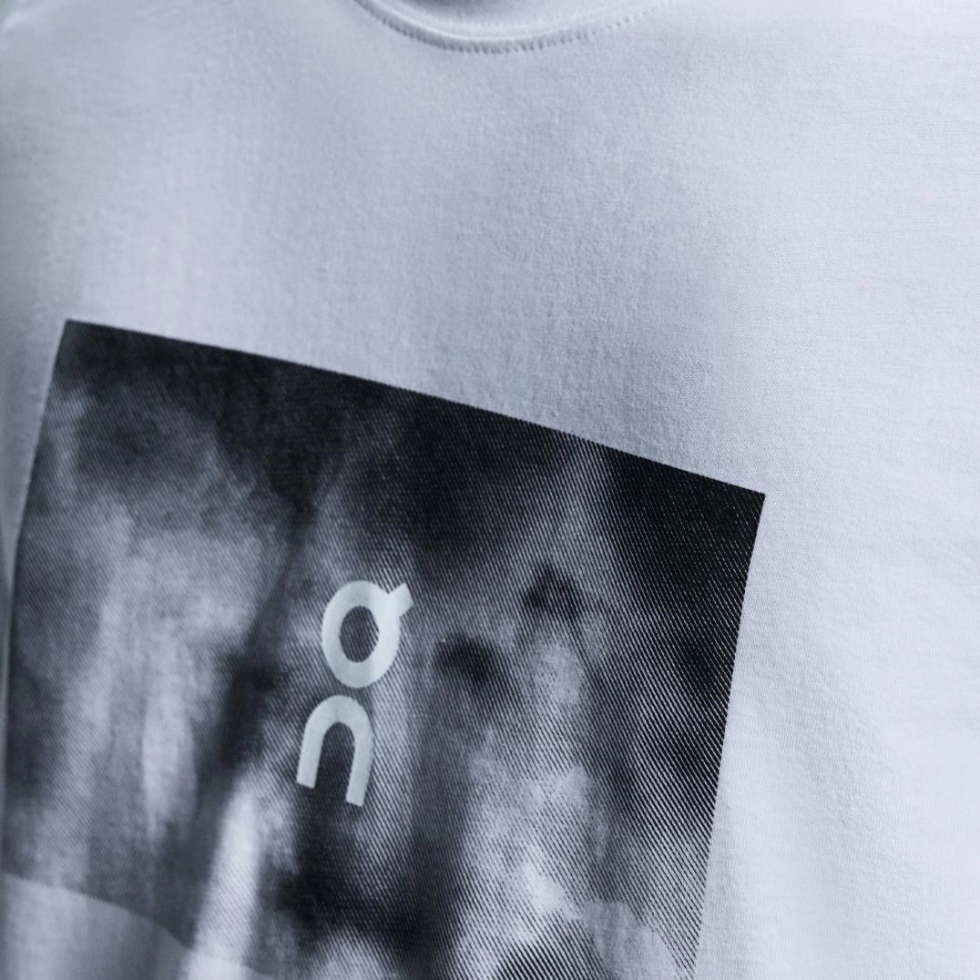 On Graphic-T Cloudlocker T