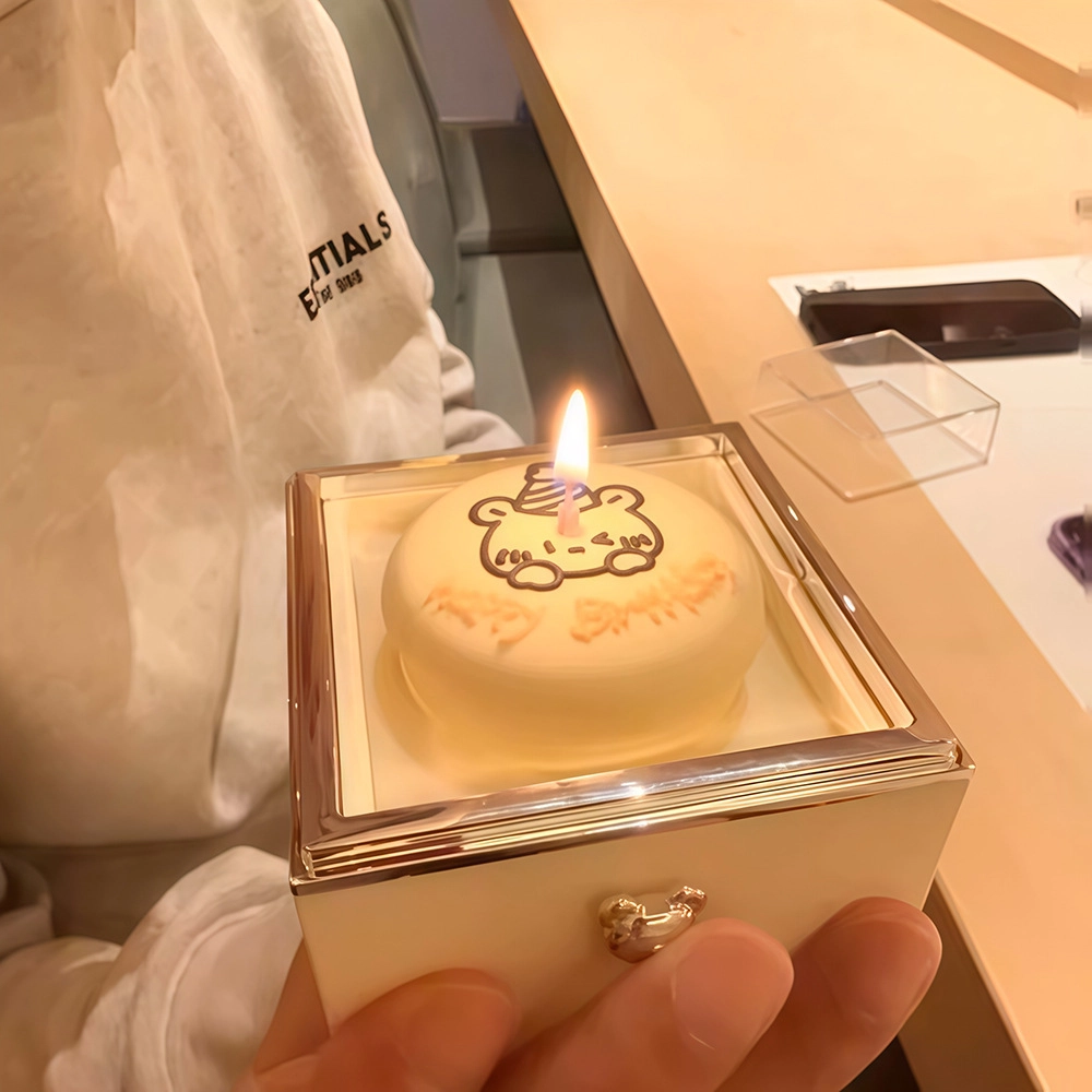 亿嘉爱 小熊蛋糕旋转戒指盒 惊喜 玩具