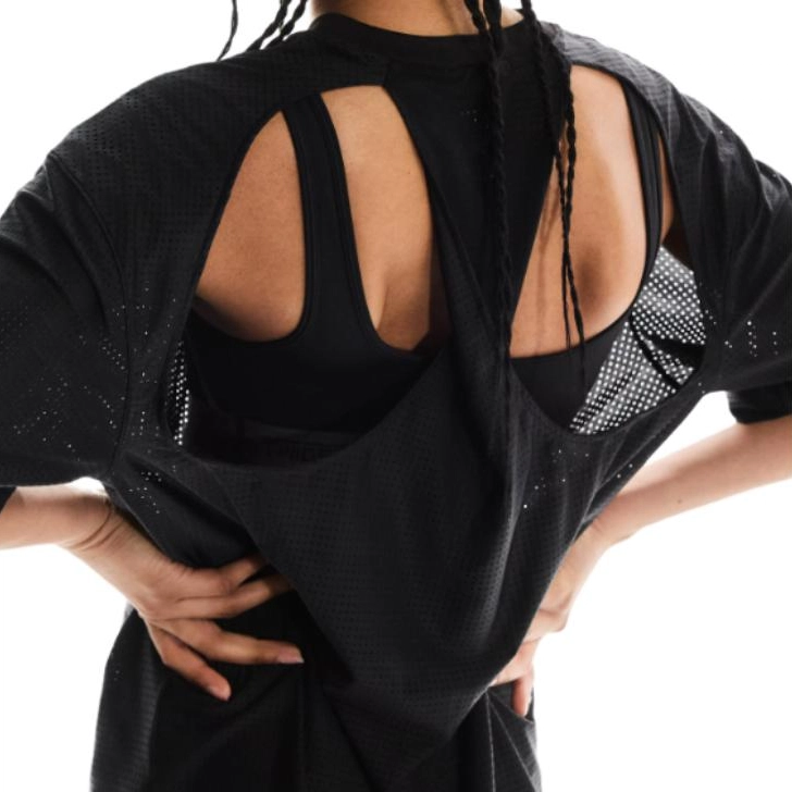 On x FKA twigs CUT-OUT T T