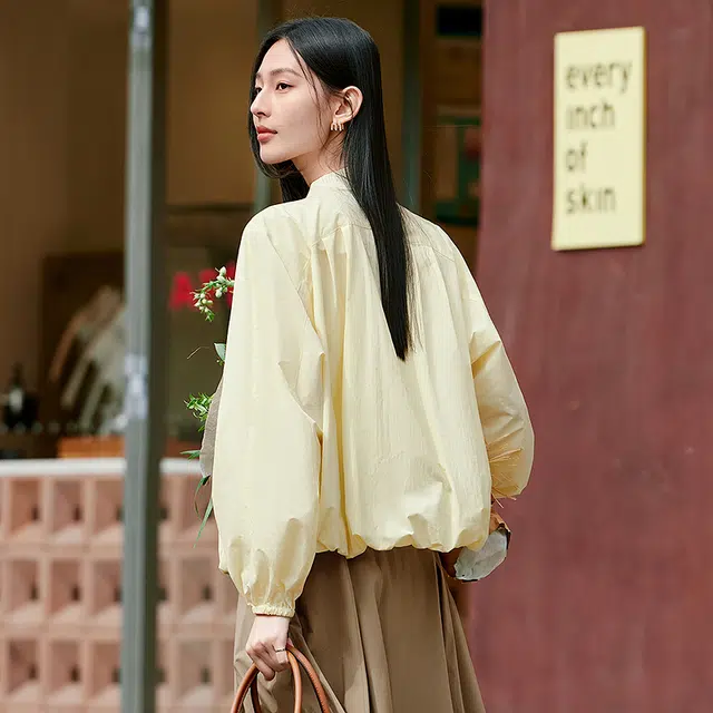 玖姿安娜蔻 时尚纯色百搭休闲简约截短外套 女款