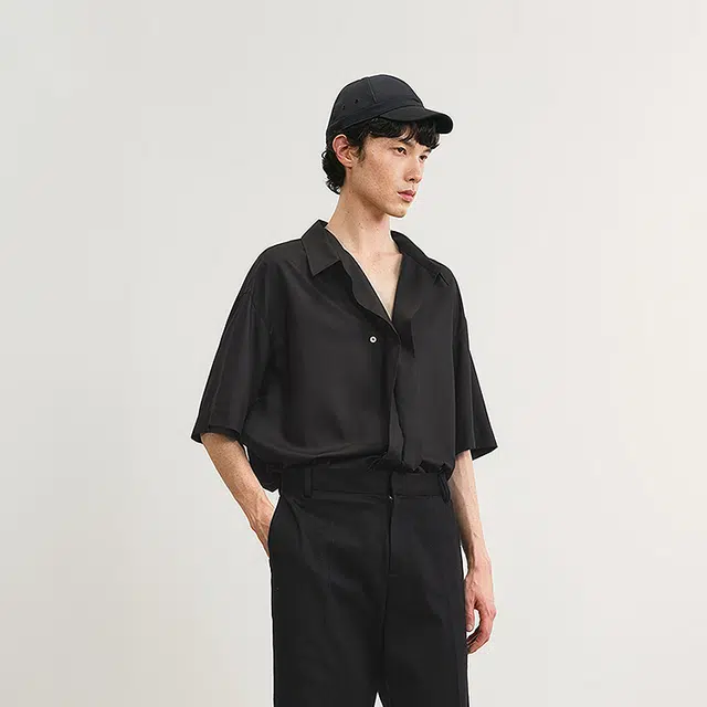 速写 宽松纯色简约翻领设计感度假短袖衬衫 男款
