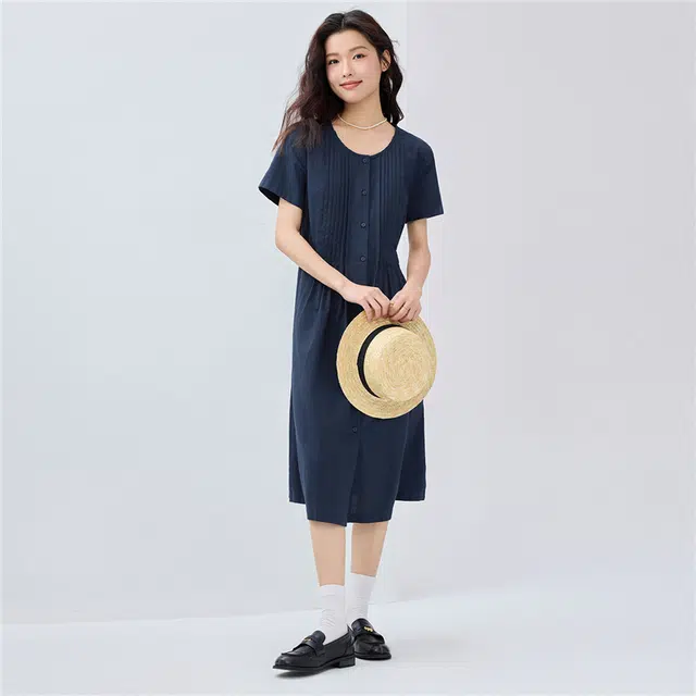 佐丹奴 莱赛尔文艺风压褶收腰圆领短袖连衣裙 女款