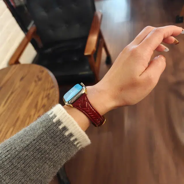 卫欣 苹果适用 手表表带 牛皮材质 心形压纹表带男女通用