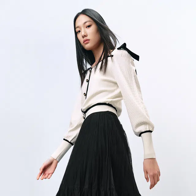 太平鸟 方领套头衫甜美短上衣 女款