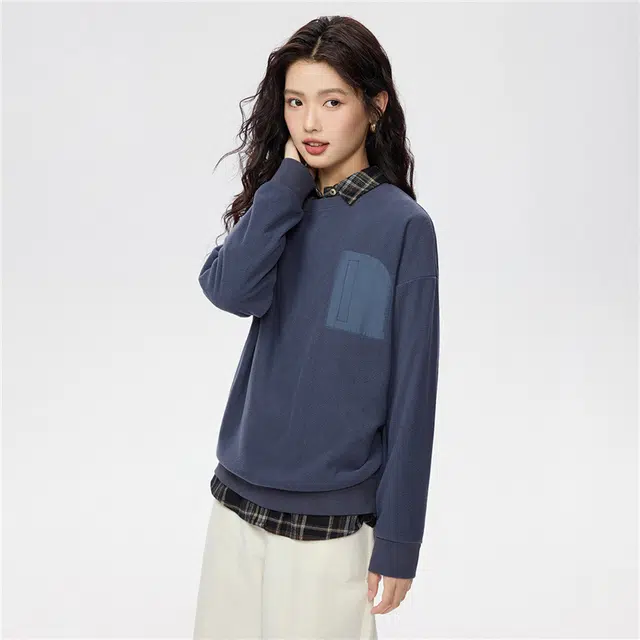 佐丹奴 摇粒绒套头衫拼布假袋圆领抓绒上衣卫衣 女款