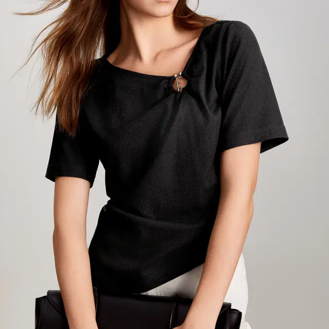 ELLE T