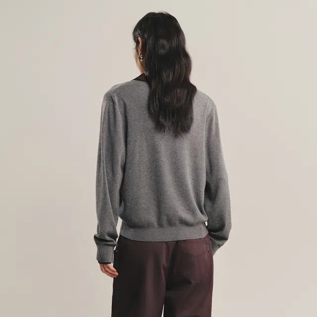 V