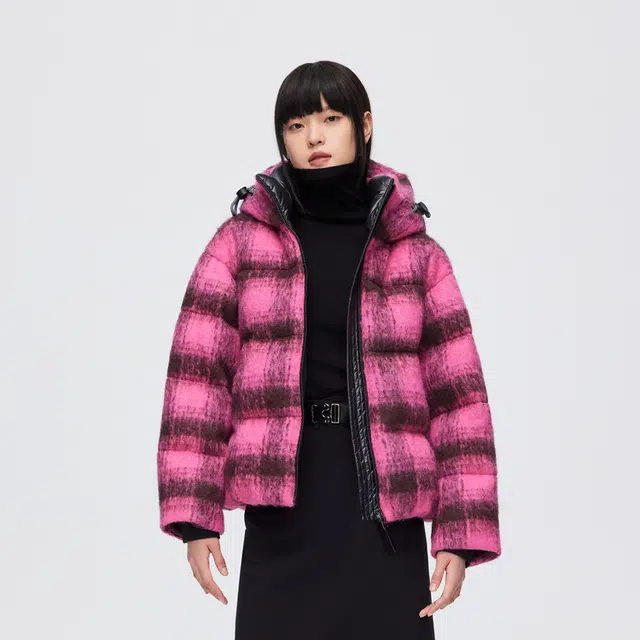 波司登 含绵羊毛鹅绒金属袖标格子连帽宽松短款羽绒服 女款
